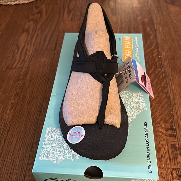 Sketchers thong sandals - Picture 2 of 6